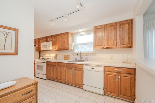 927 N Maple Avenue, Royal Oak, MI 48067