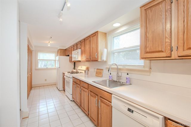 927 N Maple Avenue, Royal Oak, MI 48067