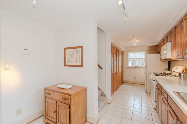 927 N Maple Avenue, Royal Oak, MI 48067