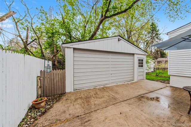 927 N Maple Avenue, Royal Oak, MI 48067