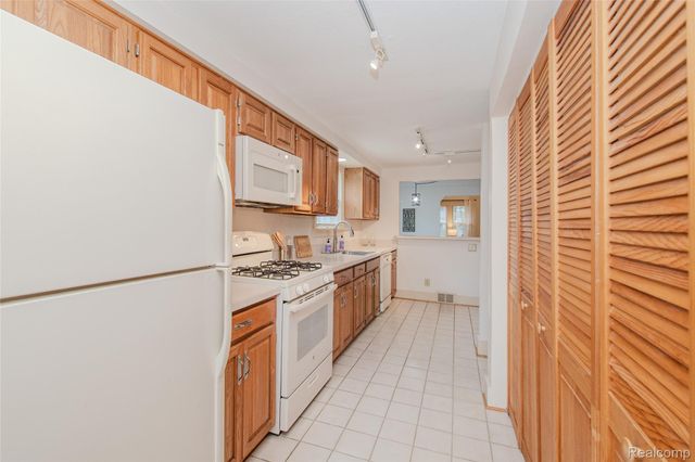 927 N Maple Avenue, Royal Oak, MI 48067