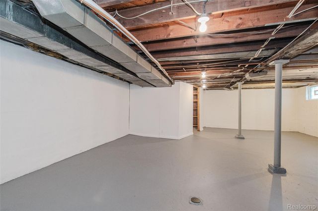 927 N Maple Avenue, Royal Oak, MI 48067