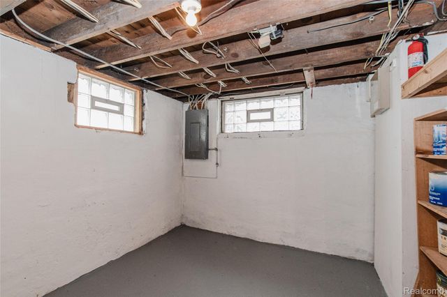 927 N Maple Avenue, Royal Oak, MI 48067