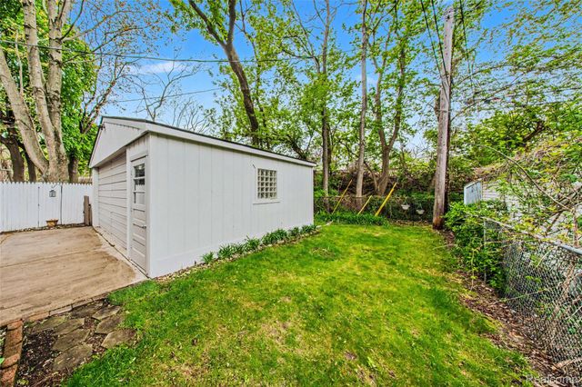 927 N Maple Avenue, Royal Oak, MI 48067
