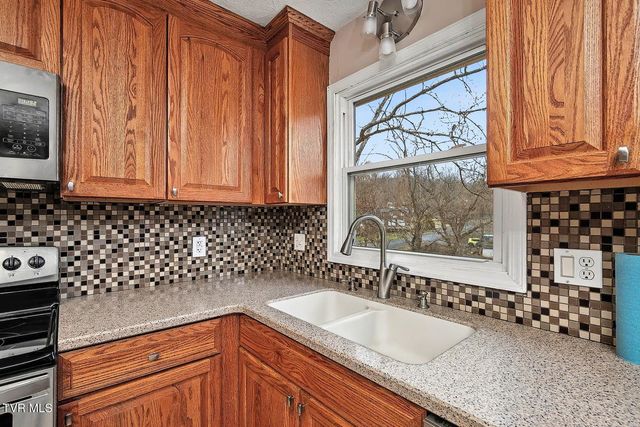 1140 Eastbrook Drive, Kingsport, TN 37663