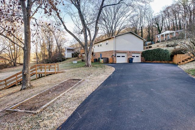 1140 Eastbrook Drive, Kingsport, TN 37663