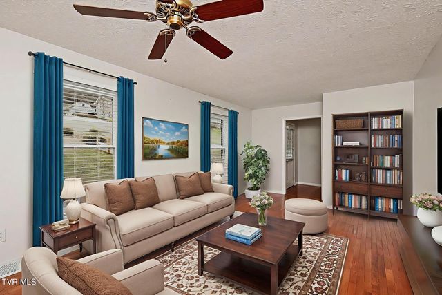 1140 Eastbrook Drive, Kingsport, TN 37663