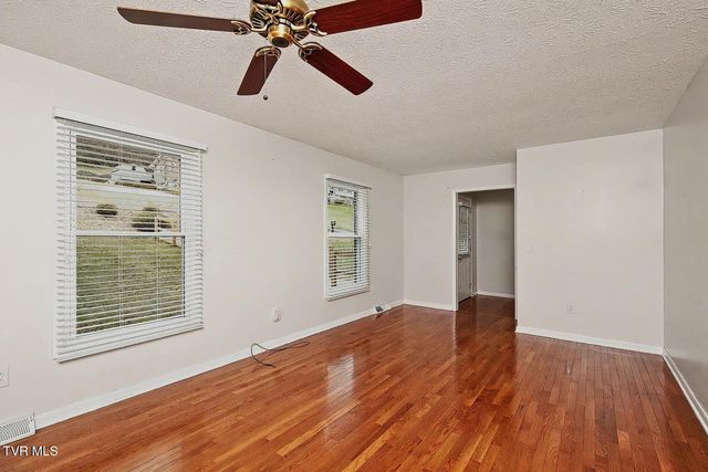 1140 Eastbrook Drive, Kingsport, TN 37663