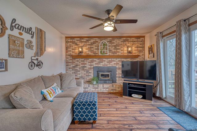 404 Brookview Drive, Evansville, IN 47711