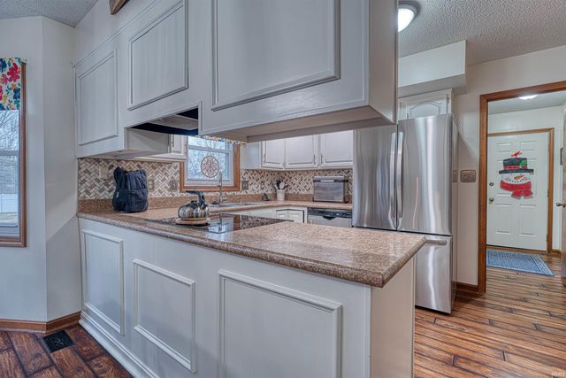 404 Brookview Drive, Evansville, IN 47711