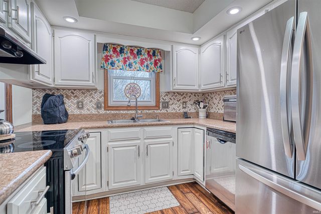 404 Brookview Drive, Evansville, IN 47711