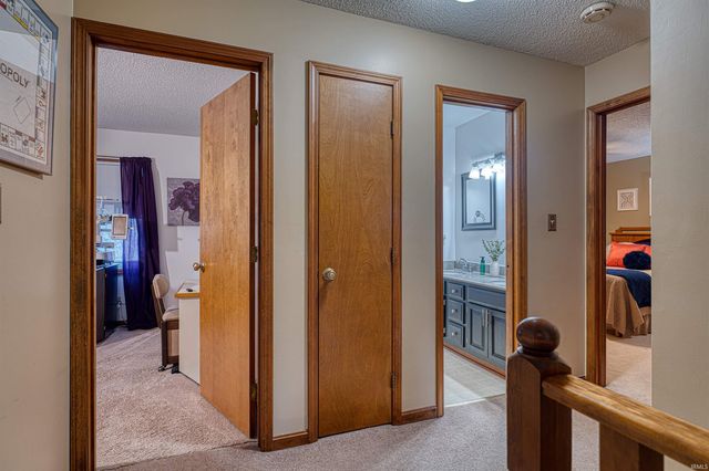 404 Brookview Drive, Evansville, IN 47711