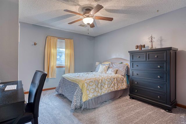 404 Brookview Drive, Evansville, IN 47711