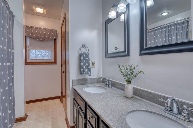 404 Brookview Drive, Evansville, IN 47711