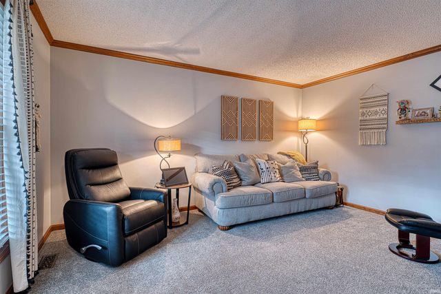 404 Brookview Drive, Evansville, IN 47711