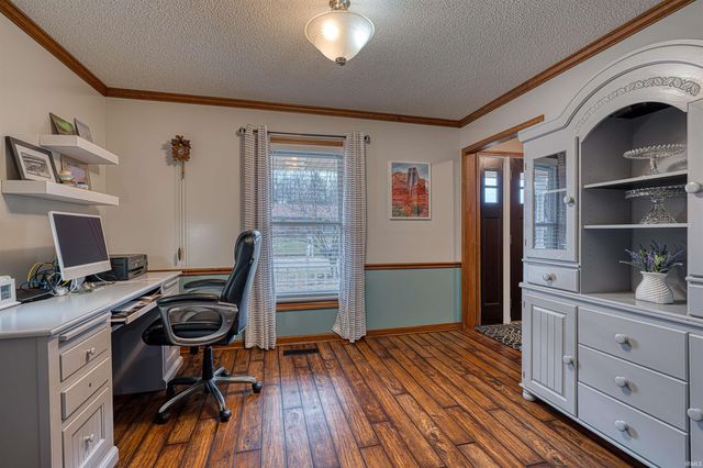 404 Brookview Drive, Evansville, IN 47711