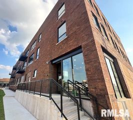 1001 SW Adams St Unit 208, Peoria, IL 61602