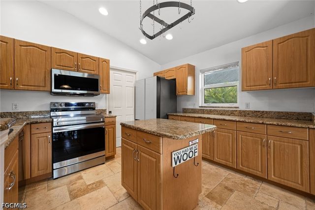 4676 Varsity CIR, Lehigh Acres, FL 33971