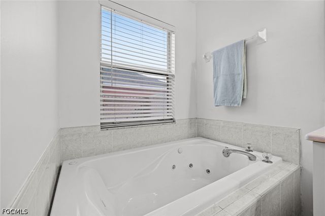 4676 Varsity CIR, Lehigh Acres, FL 33971