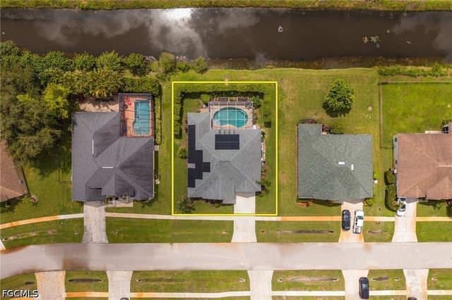 4676 Varsity CIR, Lehigh Acres, FL 33971