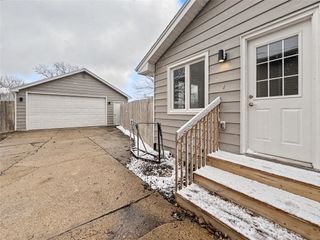 3607 E 41st Court, Des Moines, IA 50317