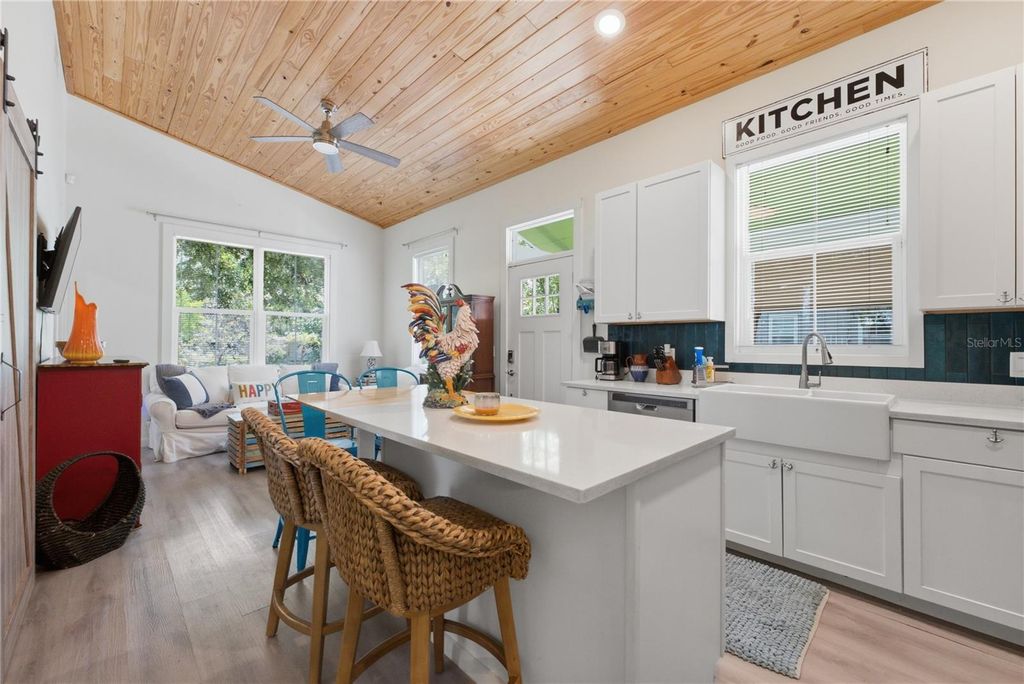 Image 12 of property listing at 559 18TH STREET E, Bradenton, FL 34208