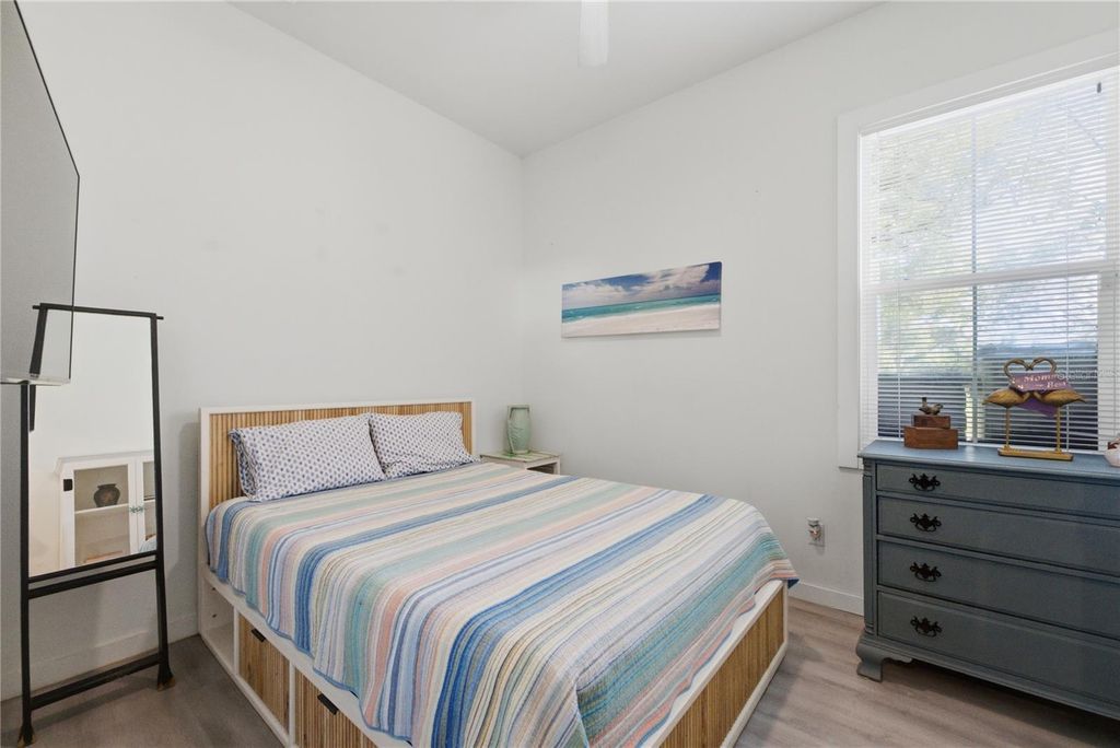 Image 15 of property listing at 559 18TH STREET E, Bradenton, FL 34208