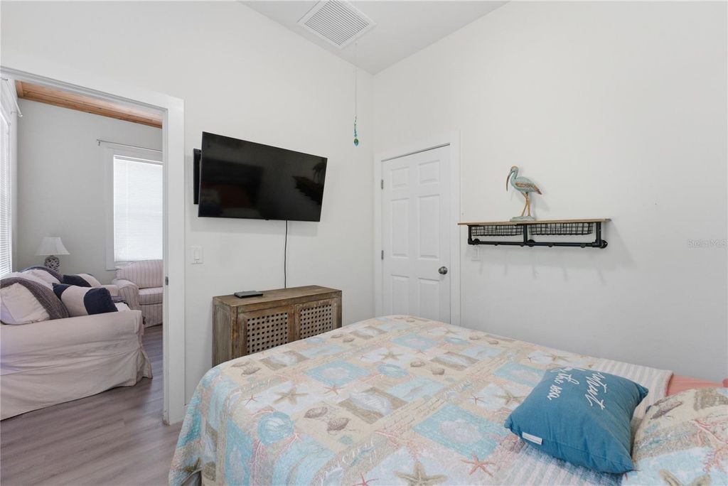 Image 19 of property listing at 559 18TH STREET E, Bradenton, FL 34208