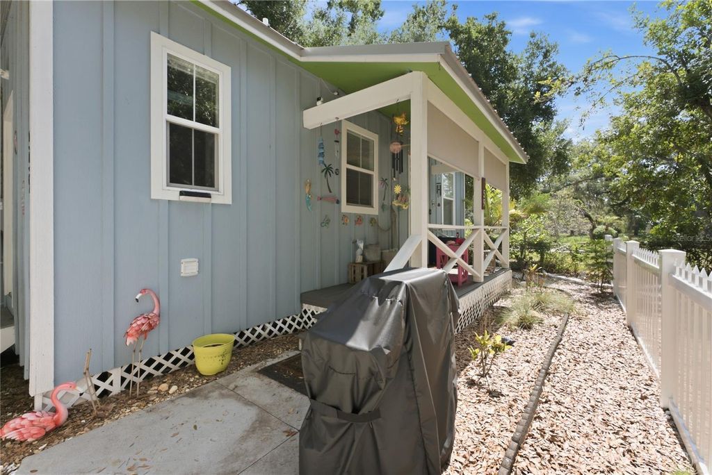 Image 28 of property listing at 559 18TH STREET E, Bradenton, FL 34208