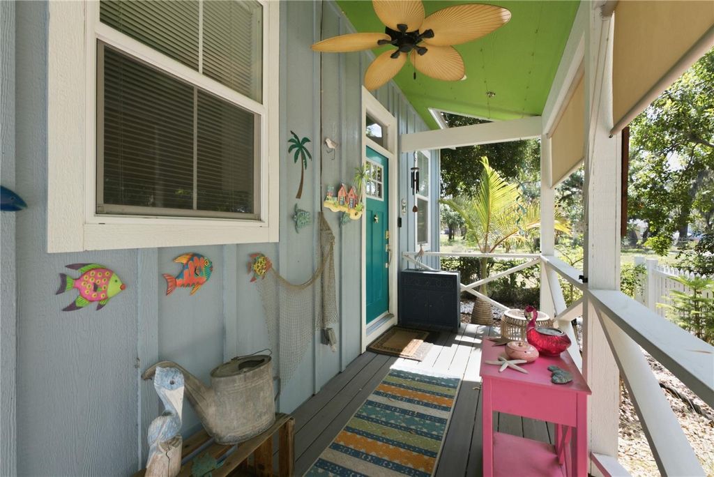 Image 29 of property listing at 559 18TH STREET E, Bradenton, FL 34208