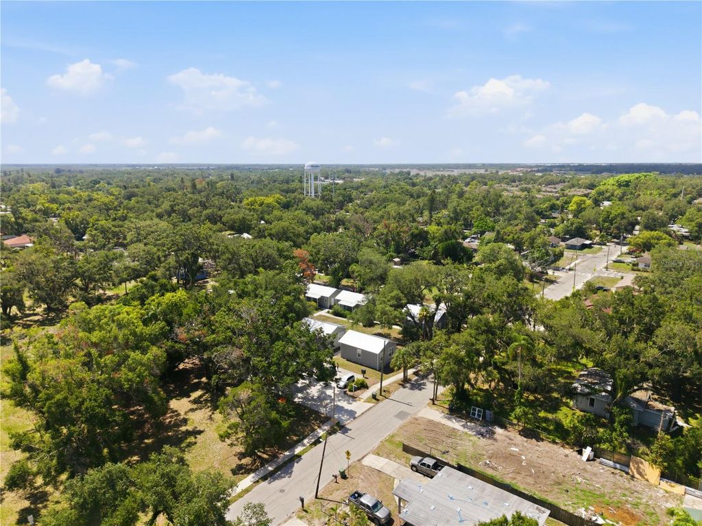 Image 33 of property listing at 559 18TH STREET E, Bradenton, FL 34208