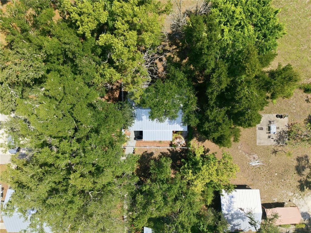 Image 38 of property listing at 559 18TH STREET E, Bradenton, FL 34208
