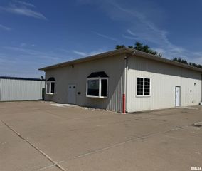 7319 N HANCOCK Court A, Davenport, IA 52806