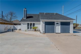 2301 Vialoux Dr, Corpus Christi, TX 78418