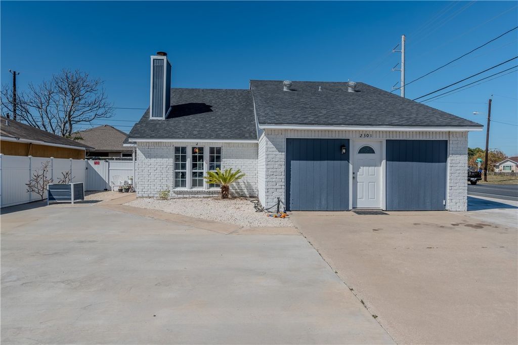 2301 Vialoux Dr, Corpus Christi, TX 78418