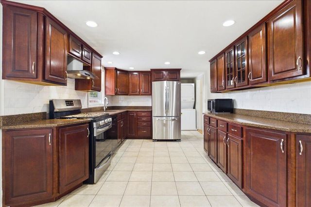 42 Hazelmoor Road, South Yarmouth, MA 02664