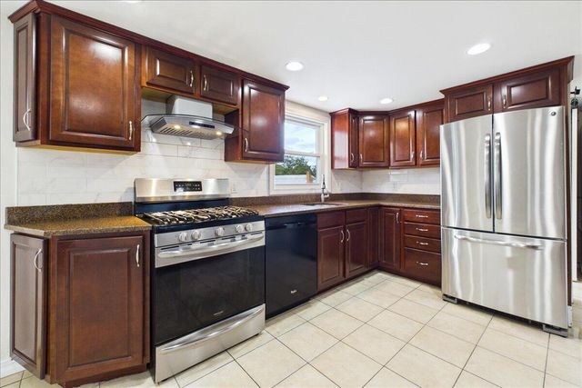 42 Hazelmoor Road, South Yarmouth, MA 02664