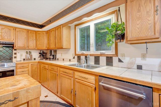290 Silver Shadow, Hardy, VA 24101