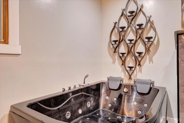 290 Silver Shadow, Hardy, VA 24101