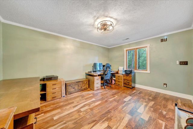 290 Silver Shadow, Hardy, VA 24101