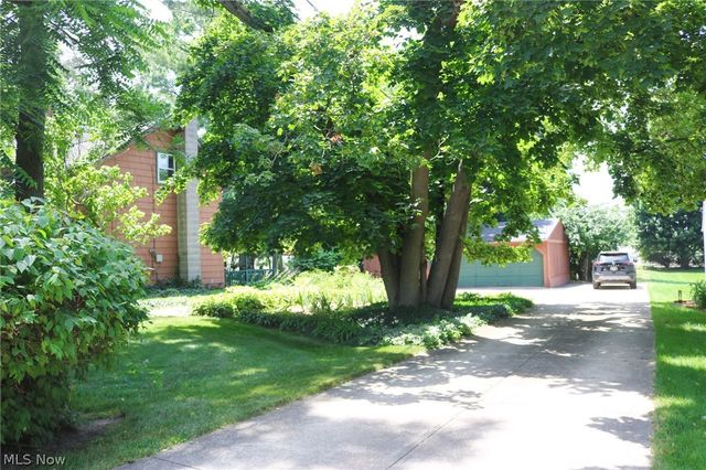 10556 E River Rd., Columbia Station, OH 44035