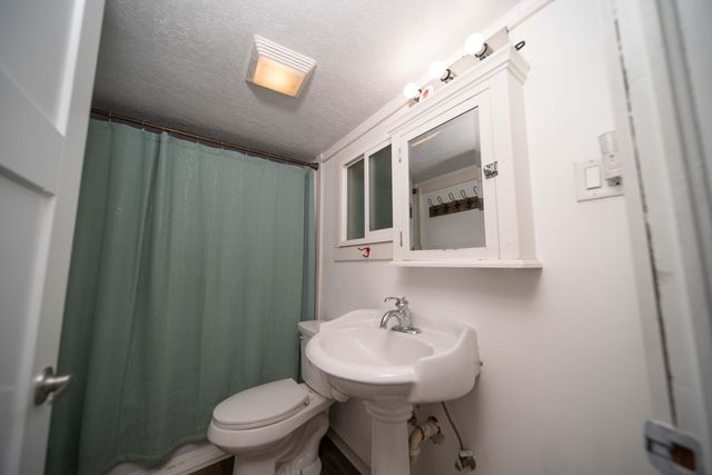 179 N Acacia Street, Woodlake, CA 93286