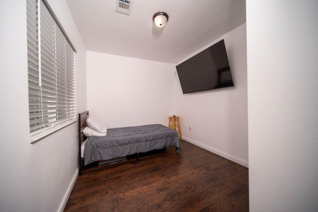 179 N Acacia Street, Woodlake, CA 93286