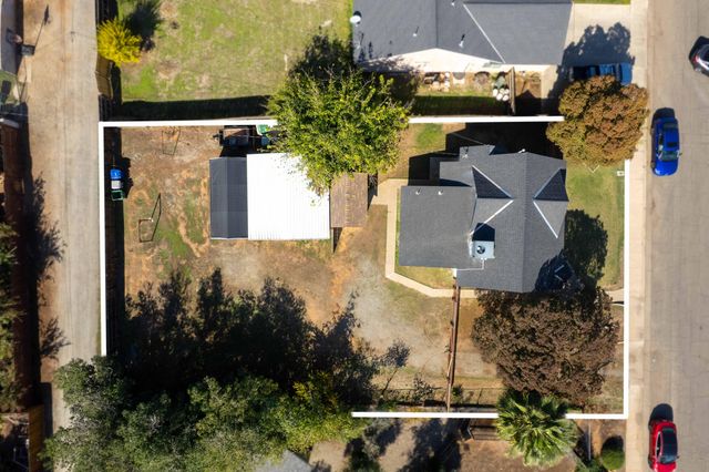 179 N Acacia Street, Woodlake, CA 93286