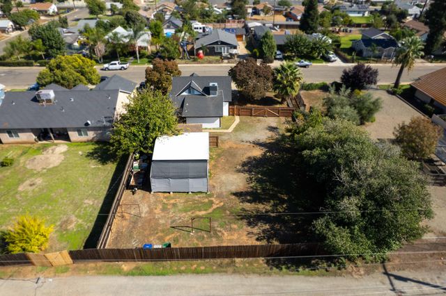 179 N Acacia Street, Woodlake, CA 93286