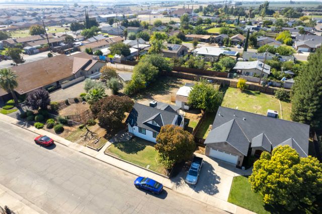 179 N Acacia Street, Woodlake, CA 93286