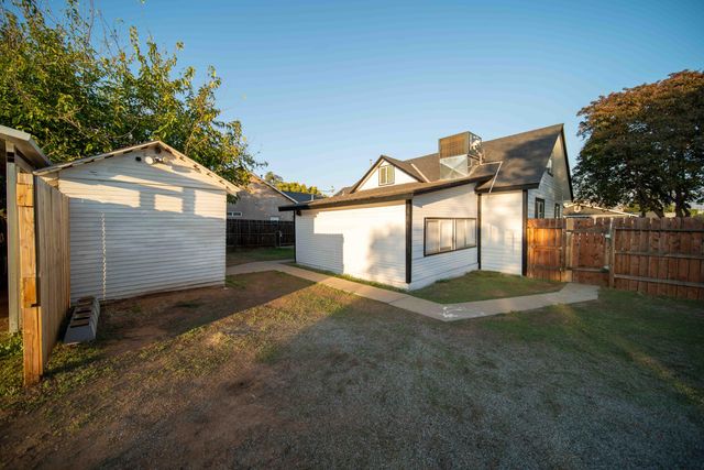 179 N Acacia Street, Woodlake, CA 93286