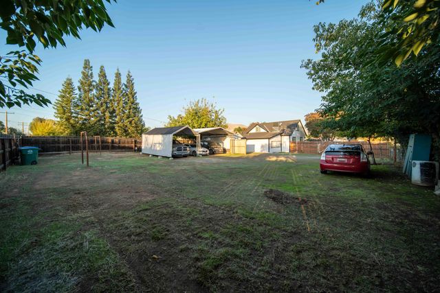 179 N Acacia Street, Woodlake, CA 93286