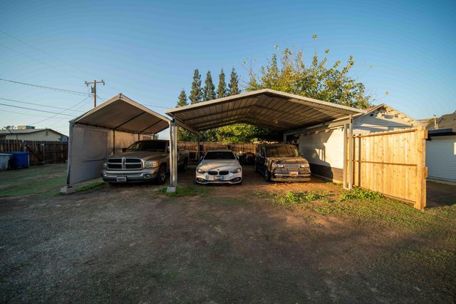 179 N Acacia Street, Woodlake, CA 93286