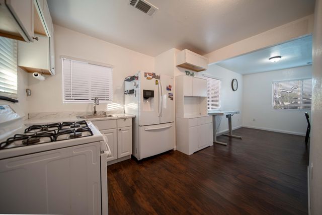 179 N Acacia Street, Woodlake, CA 93286